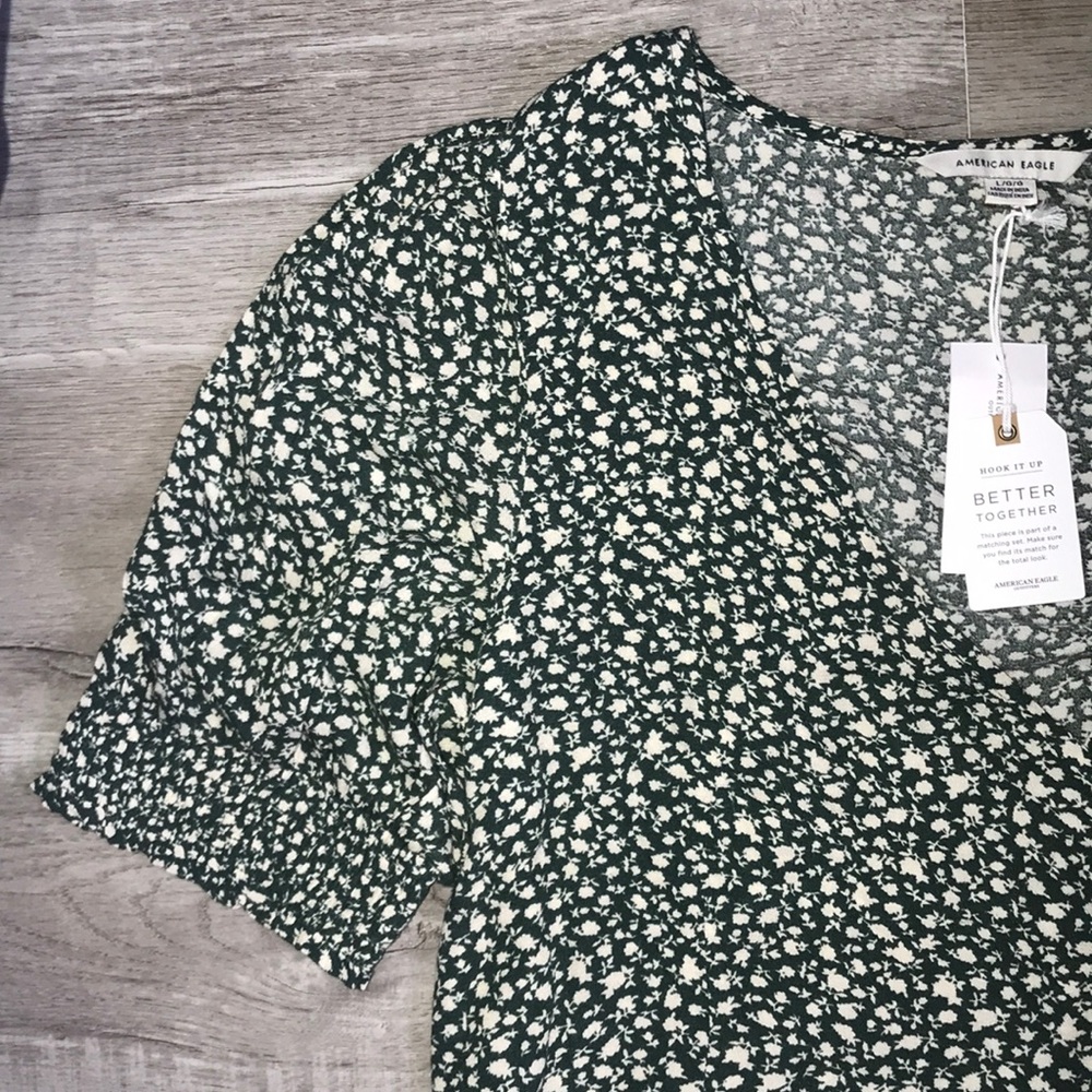 Cute green & cream crop top - Picture 2 of 6